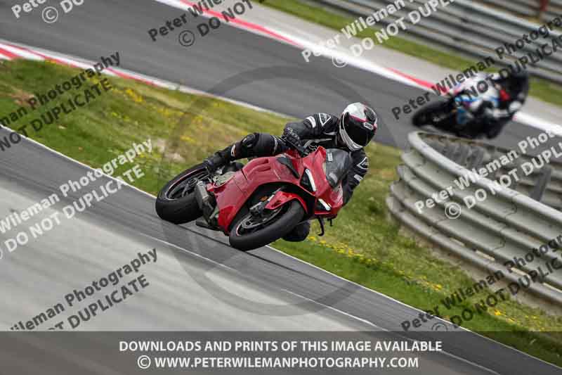 cadwell no limits trackday;cadwell park;cadwell park photographs;cadwell trackday photographs;enduro digital images;event digital images;eventdigitalimages;navarra;no limits trackdays;peter wileman photography;racing digital images;trackday digital images;trackday photos